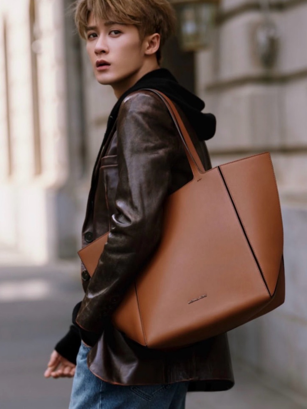 Michael Kors Jordi Luggage Leather Tote - Structured Everyday Bag - Picture 3 of 7